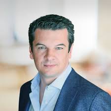 Start making better decisions based on data. Luca Penna Management Consultant Bain Company