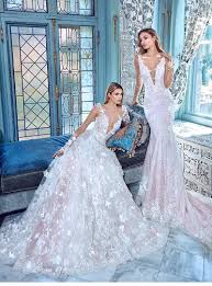 Hellblaues tüllballkleid mit wunderschönen floralen applikationsdetails. Galia Lahav Brautkleider Kollektion 2017 Le Secret Royal Hochzeitsguide