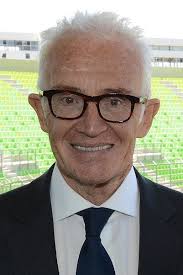 Edward Robledo Topp 🥃🇨🇱🇬🇧