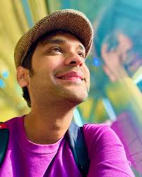 I am Anthony Gonsalves… and this hat is my built-in Wi-Fi antenna 📡