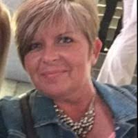 Kim Compton's Instagram, Twitter & Facebook