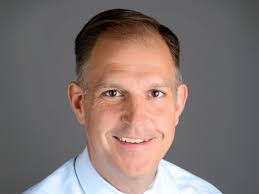 Shelley Earp steps down at UNC Lineberger, ending a 22-year directorship A  search for his replacement begins