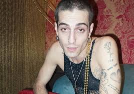 Ma davvero Damiano dei Måneskin fa un appello per procurarsi marijuana?  [VIDEO]