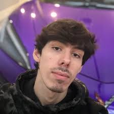 Dennis Piel's Instagram, Twitter & Facebook