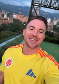 Descubre Medellín: Una Noche Inolvidable con Will Parfitt