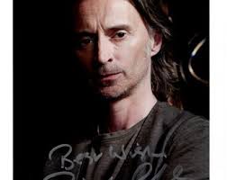 Robert Carlyle Signed 8x10 SGU Stargate Universe Dr. Nicholas Rush Photo W/  Hologram Coa