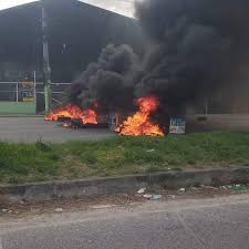 Confira e fique por dentro das principais notícias! Tribobo Manifestacao Por Morte De Jovem Interrompe Transito Na Rj 106 Errejota Noticias