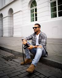 This style works best in boots with a higher shaft and a wide opening. Brown Suede Desert Boots With Skinny Jeans Outfits 19 Ideas Outfits Lookastic