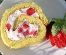 Erdbeerroulade Biskuitrolle Mit Erdbeeren Rezept Erdbeerroulade Lebensmittel Essen Biskuitrolle