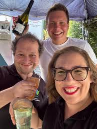 GEWINNSPIEL 😃🍹🍾🍻🎉 Wir stecken mitten in den Vorbereitungen und haben  heute mal unsere Cocktailrezepte perfektioniert :) ... und gewissenhaft  probiert haben wir sie auch ;) Wir verlosen zudem drei Verzehrgutscheine im  Wert