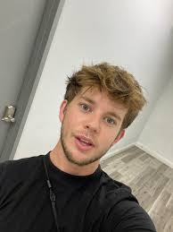 Hi! I'm looking for a roommate! I'm a French boy, My budget is about  1000-1200$, I would like it to be located approximately West Hollywood,  Culver City Thank for your help ☺️