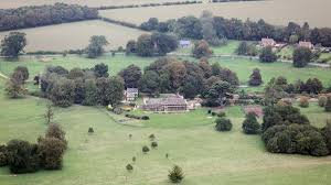 The country house gave the duchess of cambridge a sanctuary away from prying eyes while she learnt the ropes of royal life while raising two young kids. Gartner Gesucht Prinz William Und Herzogin Kate Geben Stellenanzeige Auf