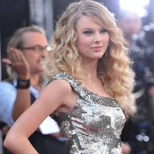 Fearless (taylor's version) is an almost perfect replica of the original, right down to the giggle swift lets slip in the middle of hey stephen. Taylor Swift S Best Red Carpet Looks From Her Fearless Era Popsugar Fashion