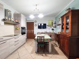 Vendita Villa a schiera in via Dori Castelfranco di Sotto. Ottimo stato,  posto auto, con balcone, riscaldamento autonomo, 130 m², rif. 117891967