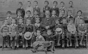 Born in hamburg and raised in an enlightened environment, had a full secular education at a german public school. Datei Firstgraders Autumn1887 Samson Raphael Hirsch Schule Frankfurt Hesse Germany Jpg Wikipedia