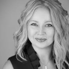 Tess Kent's Instagram, Twitter & Facebook