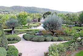 70 meter von der plaça dels pelegrins entfernt, durch den bogen neben ses mides hindurch, kommen sie zu einer brücke, die in den innenbereich des sanktuariums führt. Rosen Mogen Mallorca Nicht