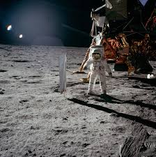 Februar 1966 landete die sowjetische luna 9 als erster flugkörper weich auf dem mond, und mit surveyor 1 am 2. 50 Jahre Mondlandung Nervenkitzel Auf Letzten Metern Geo