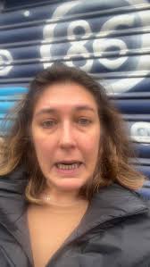 Ve a bañarte gorgojera española hedionda.