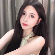 台灣S2O現場的人體壽司😋 相信是全球首個有人體壽司食既電音節現場🤭 聽聞來一客的話要XXX萬台幣😱 只能說四個字:有錢會玩#