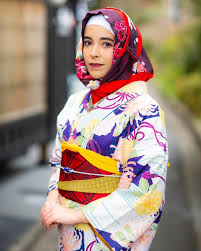 Hal tersebut memengaruhi kebudayaan malaysia, salah satunya pakaian tradisional. Kini Anda Bisa Sewa Kimono Sekaligus Hijab Saat Berkunjung Ke Jepang Kumparan Com