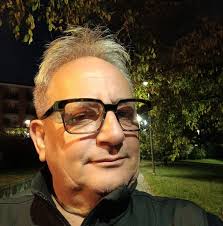 Cari Amici, questo è il volto di Chiara Olivo, docente storica  dell'Istituto Comprensivo Statale Alcmeone di Crotone ma anche moglie del  Sindaco del Comune di Cutro Dott. Antonio Ceraso, già Comandante della