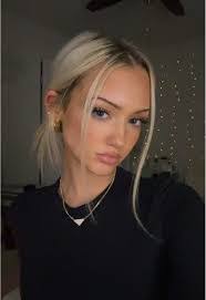 Jessica Pullen's Instagram, Twitter & Facebook