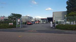 En zo waren wij er dus op een middag er op uitgetrokken om nu eens eindelijk de nieuwe fabriek van dichtbij te gaan bekijken. Snoepfabriek In Drachten Ontruimd