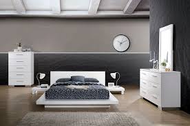 The look and feel of old world spain have been beautifully captured in the grand villa valencia low post bedroom set designed exclusively for aico furniture. Cm7540wh Christie White Bedroom Furniture Of America Free Delivery