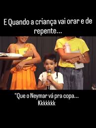 Menino faz oração em igreja por Neymar: 'Que vá para a Copa, amém'