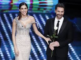 I capelli mossi naturali della showgirl spagnola (dovete sapere che rocío è. Rocio Munoz Morales A Raoul Bova Sposiamoci Presto Il Terzo Bebe