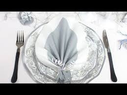 Apprenez A Realiser Un Pliage De Serviette En Forme De Feuille De Palmier Et Retrouvez Toute Pliage Serviette Pliage Serviette Feuille Pliage Serviette Papier