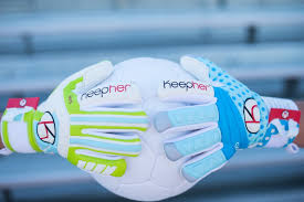 Goalkeeper Glove Size For Female Goalkeepers Is Very Important