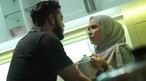 Pelakon popular, farah nabila, 27, mengakui di awal penglibatan bergelar sebagai artis dia juga sama seperti pelakon lain yang dikecam oleh netizen. 6 Rahsia Kalau Nak Berhijab Cantik Kemas Tak Senget Macam Aisy Dalam Titian Cinta Hijabista