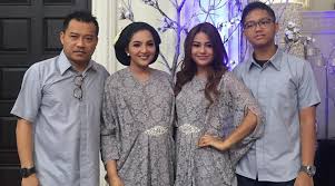 Aurel hermansyah hamil, malah didoakan buruk oleh seorang hater bernama wulandari. Lebih Pilih Azriel Kuliah Di Luar Negeri Ashanty Kalau Aurel Pengen Bebas Bukan Sekolah