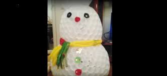 Prendete poi i bicchieri più piccoli e procedete allo stesso modo per fare il capo. Idee Riciclo Come Fare Un Pupazzo Di Neve Con I Bicchieri Di Plastica Bigodino