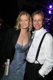 The legendary jean smart stops by on the couch and surfs back to her roles in designing women, frasier, legion, and the new thriller 'a simple favor we know your time is precious; Richard Gilliland Actor And Husband To Jean Smart Dies At 71