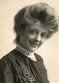 Stage actress Della Connor.