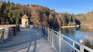 Die lage in wuppertal ist angespannt: Ronsdorfer Talsperre In Wuppertal Arbeiten Auf Der Staumauer