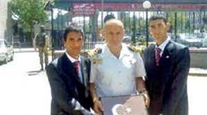 1990 yılından itibaren 4 yıl boyunca deniz kuvvetleri komutanlığı harekât başkanlığı'nda tatbikat proje subayı olarak çalıştı. Albay Dursun Cicek Kimdir Ntv