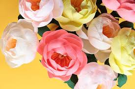 A Floral D I Y Just In Time To Spoil That Special Lady This Mother S Day Paper Flowers Diy Paper Flower Tutorial Paper Flowers