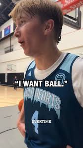 REBOUNDING MACHINE 😂 bro thinks he’s Dennis Rodman 💀 @brisun._