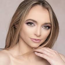 Olivia Biddle's Instagram, Twitter & Facebook