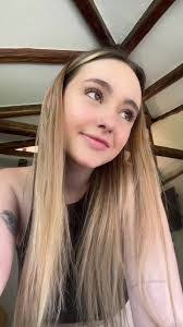 Melissa Hoffner's Instagram, Twitter & Facebook