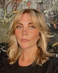 Eileen Barrow's Instagram, Twitter & Facebook