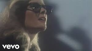 She was famous for her new england accent and her eyes. Kim Carnes Bette Davis Eyes Youtube