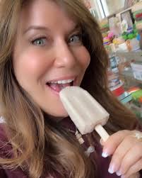 DIY POPSICLES! You can make 'em with this low-calorie food find… Once you  find out what it is, you'll make 'em all summer long! Get the details in  this week's HG podcast: