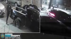 The suspect in the bronx, new york, shooting that injured one man and sent two siblings scrambling for cover was taken into custody at 6 a.m. Bronx Shooting Nypd Video Shows Shooting In Williamsbridge Abc7 New York