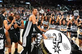 Feliz por estar em casa, Spurs em ótima fase para enfrentar o desafio dos Clippers.