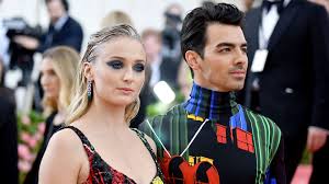 Sophie turner's baby bump was on full display as she took a walk with her husband, joe jonas, their dogs and her parents. Sophie Turner Due Date Joe Jonas Baby Expected In A Couple Weeks Stylecaster